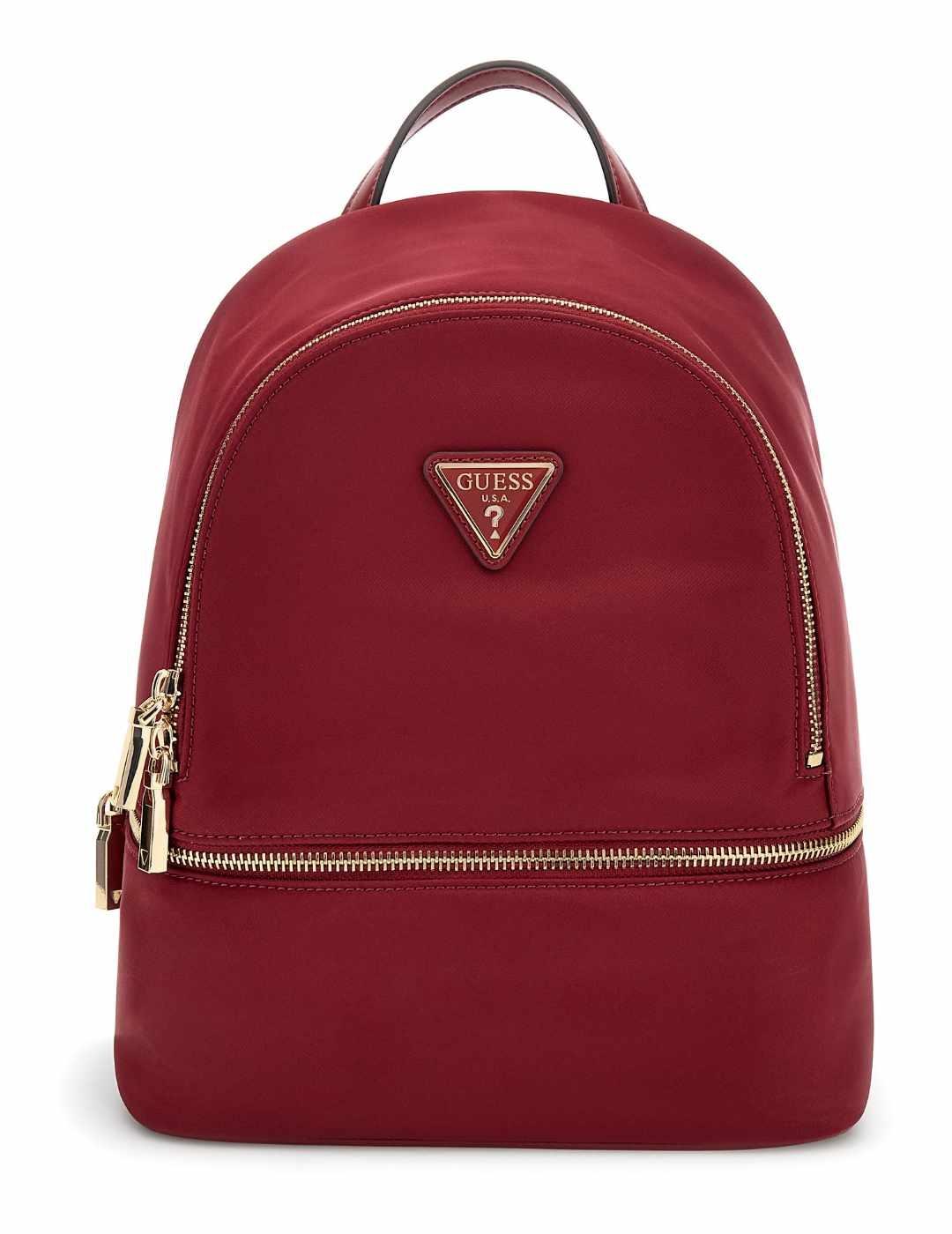 Mochila Guess color rojo detalles dorados para mujer