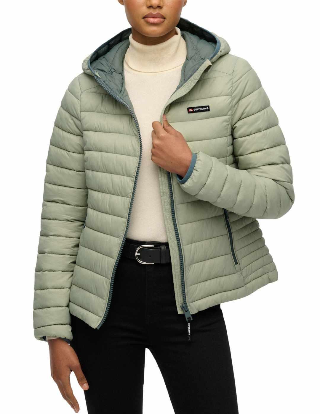 Chaqueta Superdry impermeable verde con capucha de mujer