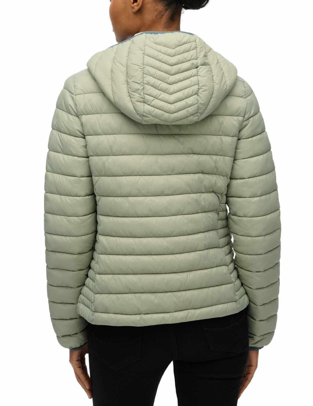 Chaqueta Superdry impermeable verde con capucha de mujer