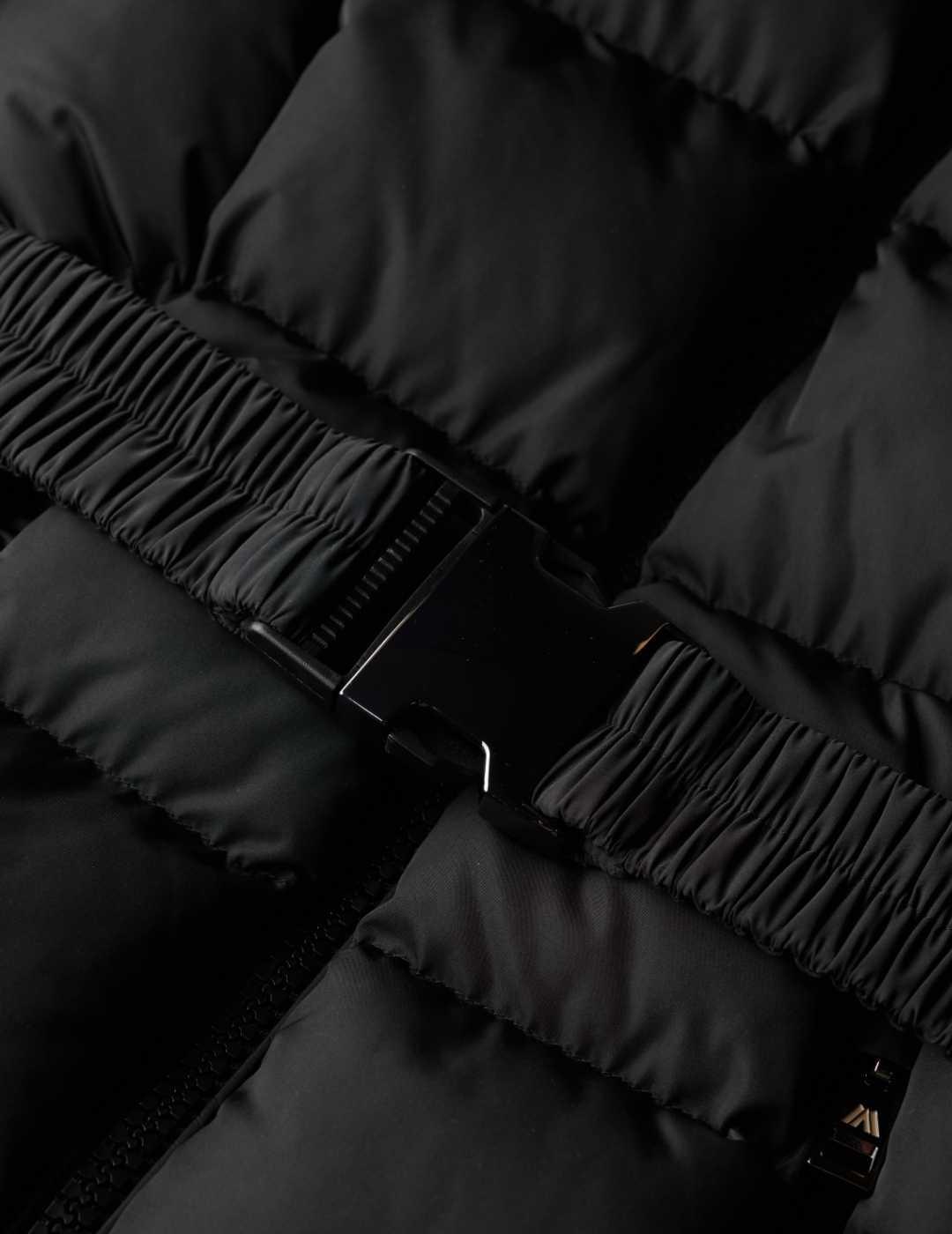 Chaqueta Superdry Fuji con capucha negra para mujer