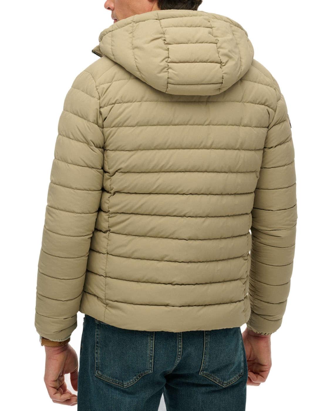 Cazadora Superdry Fuji beige acolchada con capucha de hombre