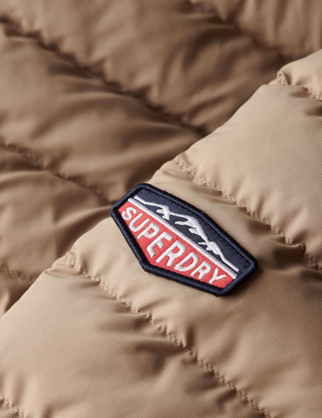 Cazadora Superdry Fuji beige acolchada con capucha de hombre