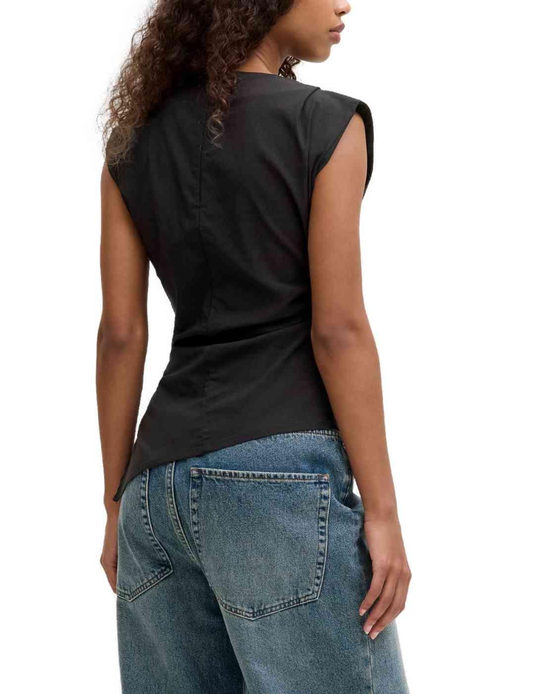 Camiseta JJXX Cat negra tirantes bajo asimétrico de mujer