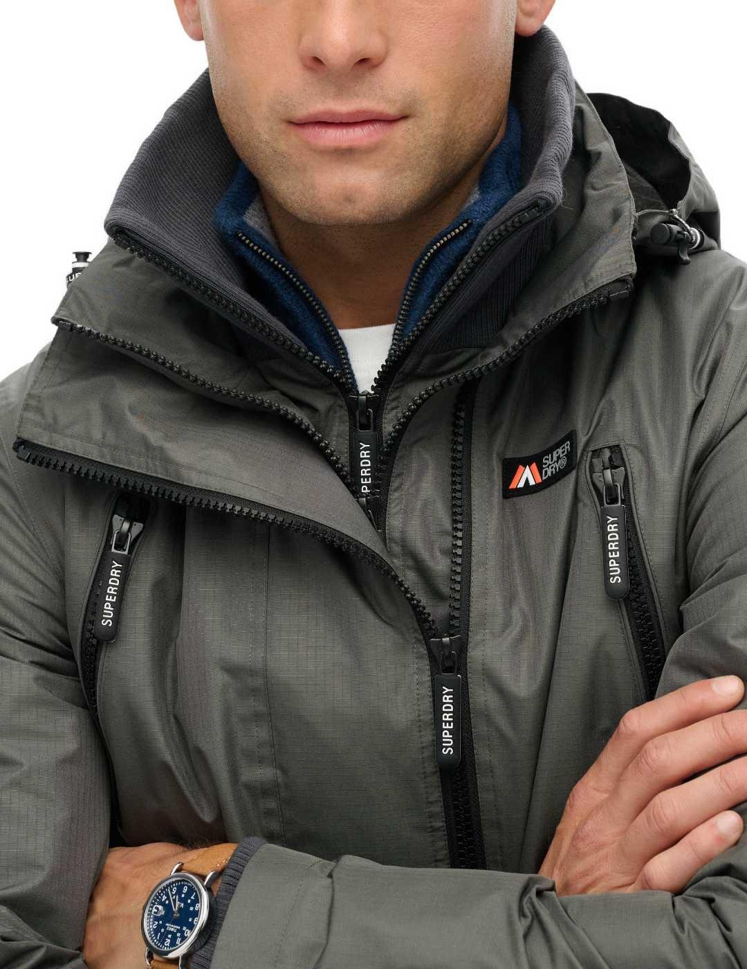 Cortavientos Superdry Mountain impermeable gris para hombre