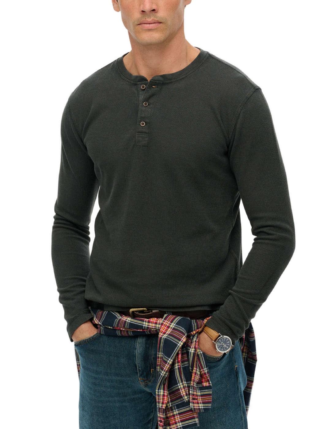 Jersey Superdry negro cuello henley abotonado para hombre