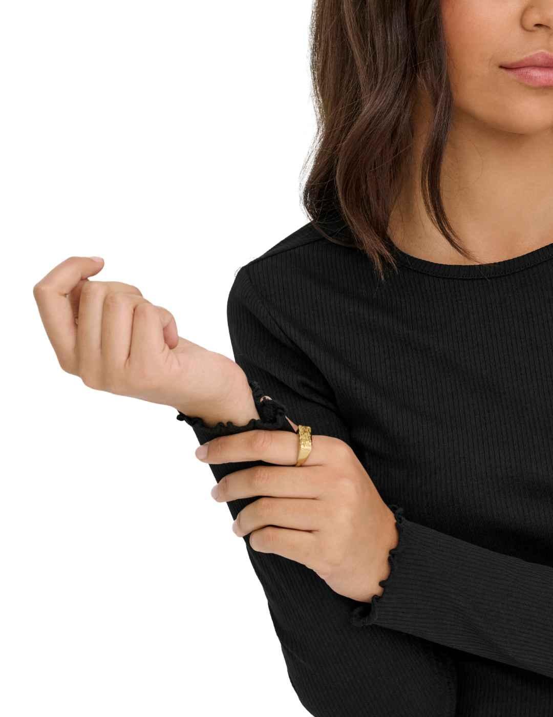 Camiseta Only Lina negra manga larga canalé de mujer