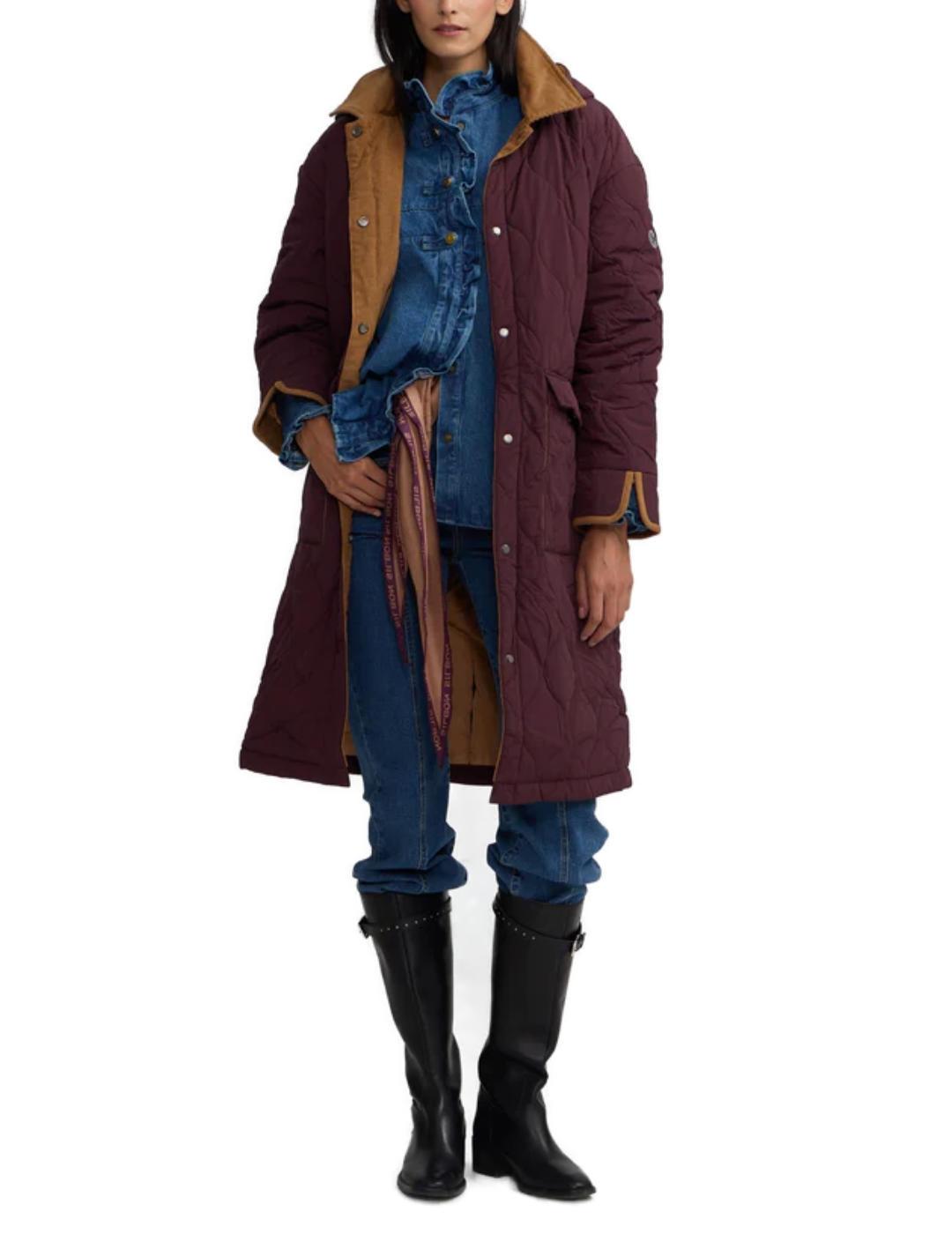 Parka Silbon detalles en pana burdeos acolchada para mujer