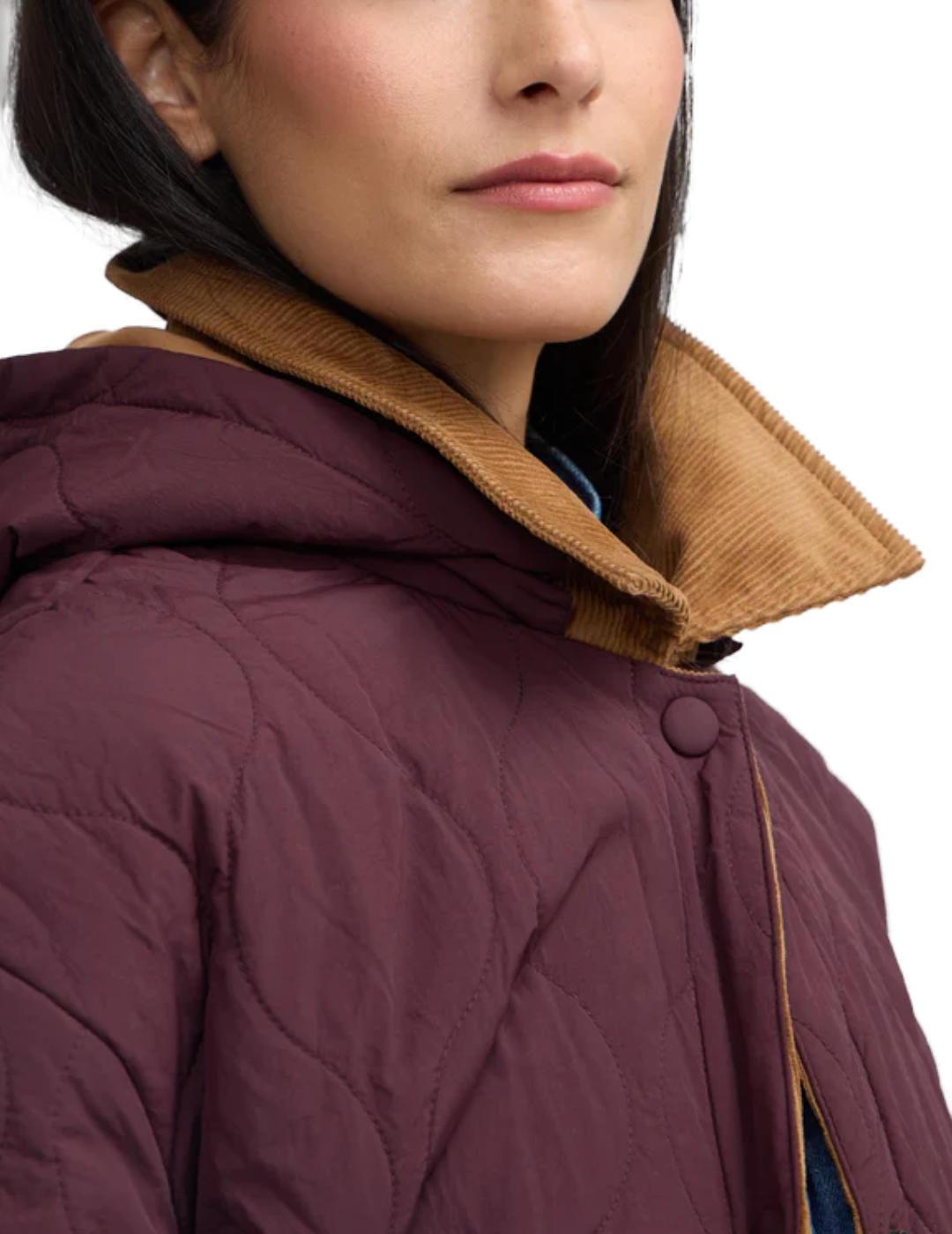 Parka Silbon detalles en pana burdeos acolchada para mujer