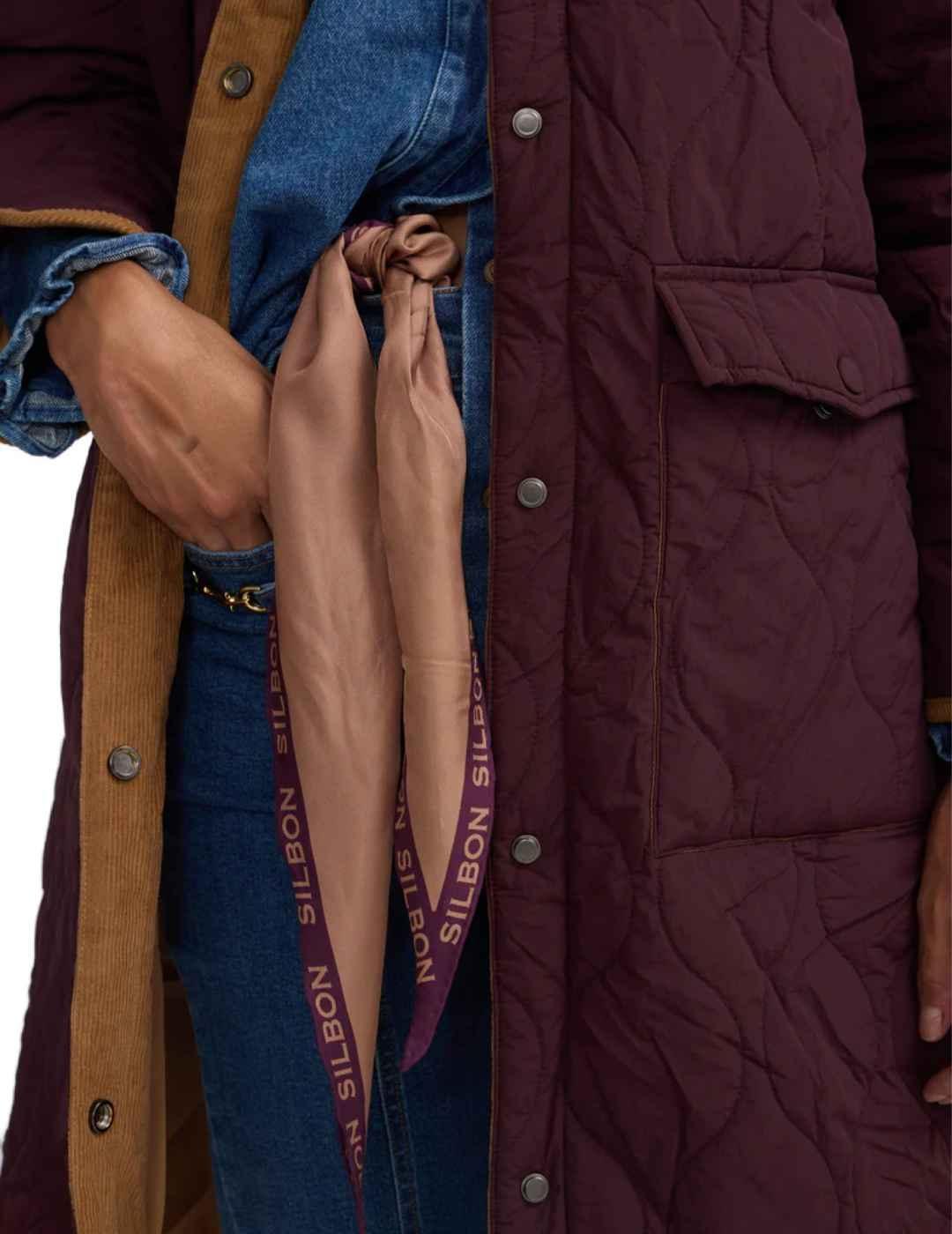 Parka Silbon detalles en pana burdeos acolchada para mujer