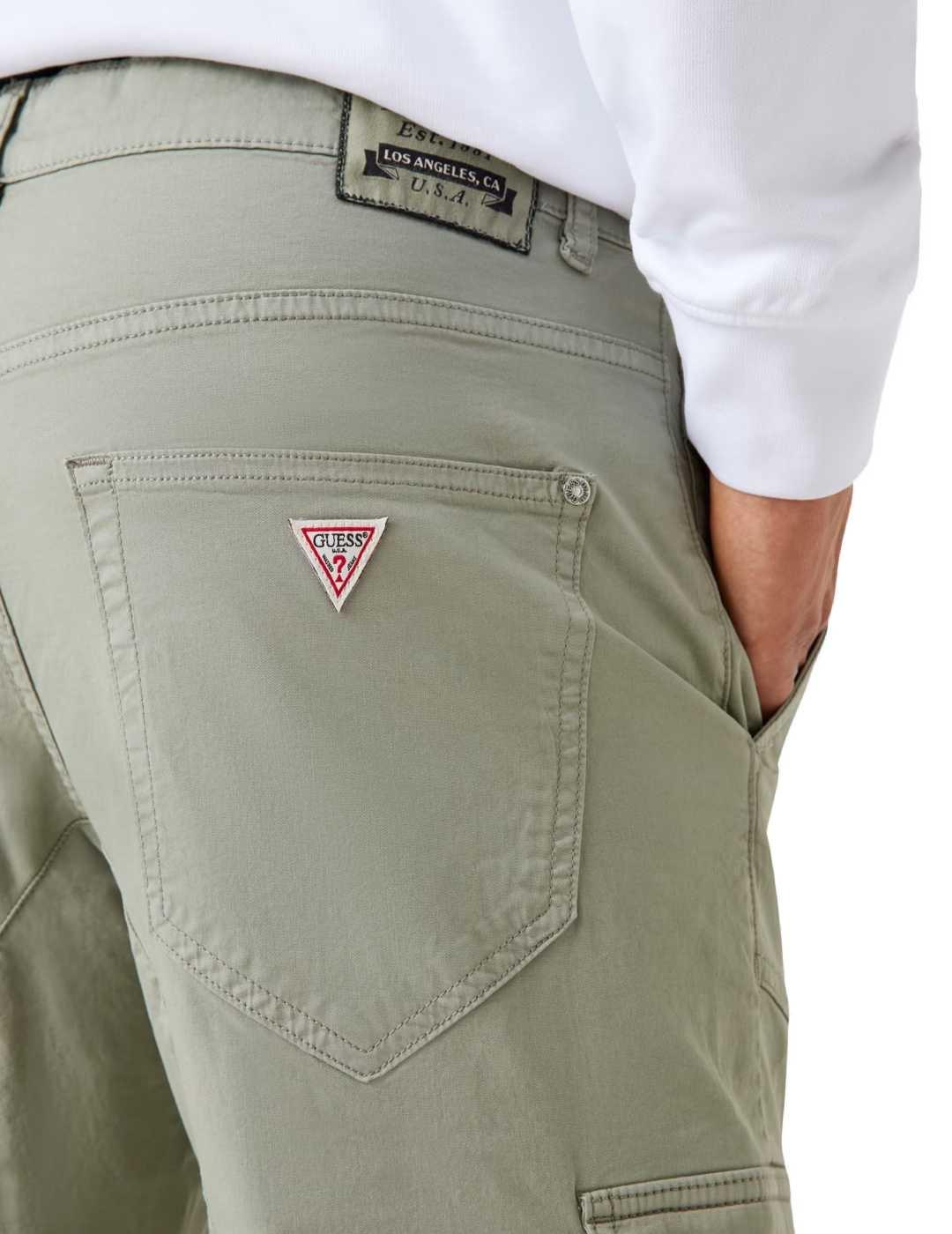 Pantalón Guess Rubin verde claro cargo con puños para hombre
