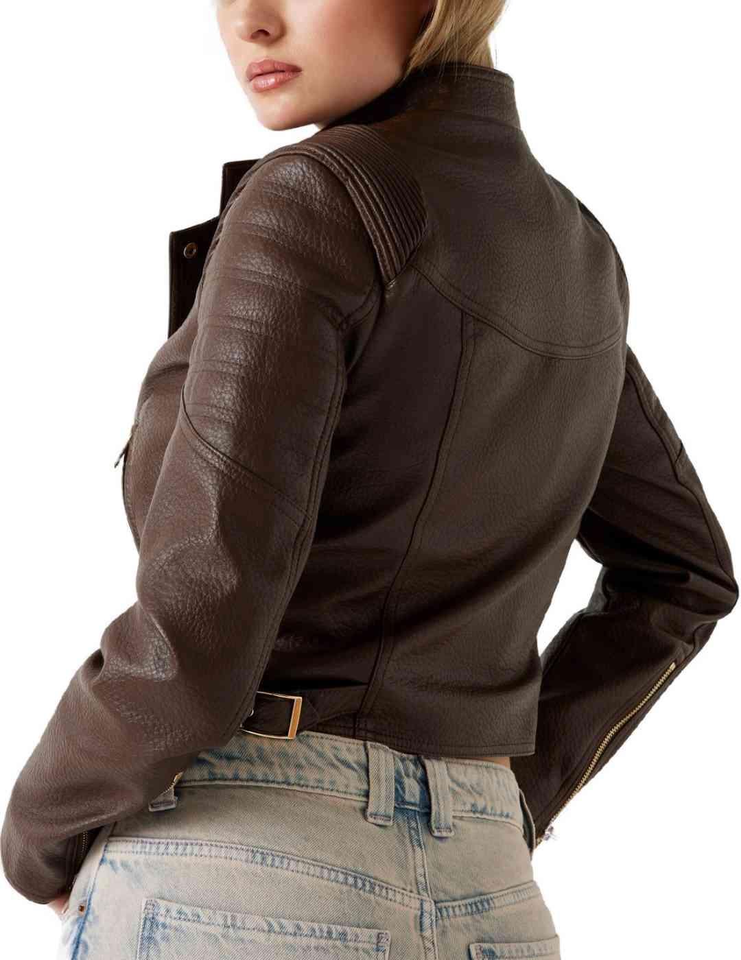 Chaqueta Guess Jeannine marrón polipiel biker para mujer