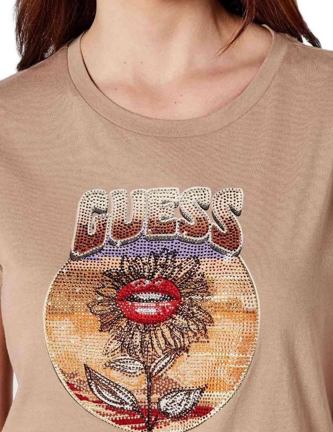 Camiseta Guess Logo Desert camel brillos manga corta mujer