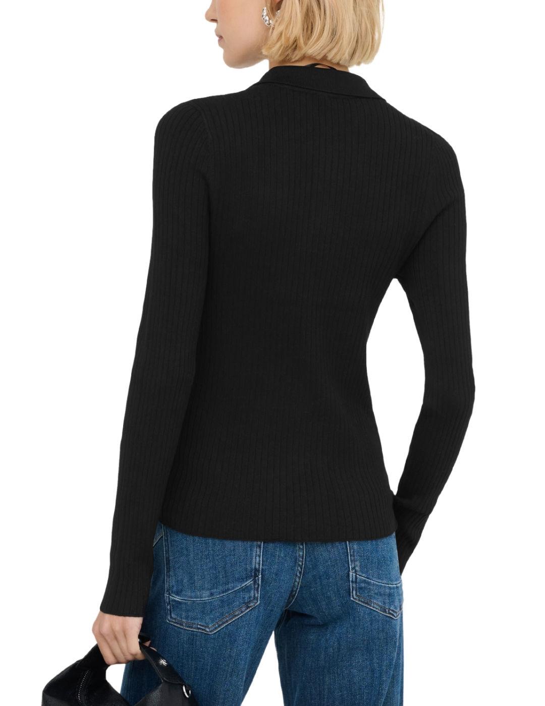 Polo Only Mila abotonado color negro de canalé para mujer