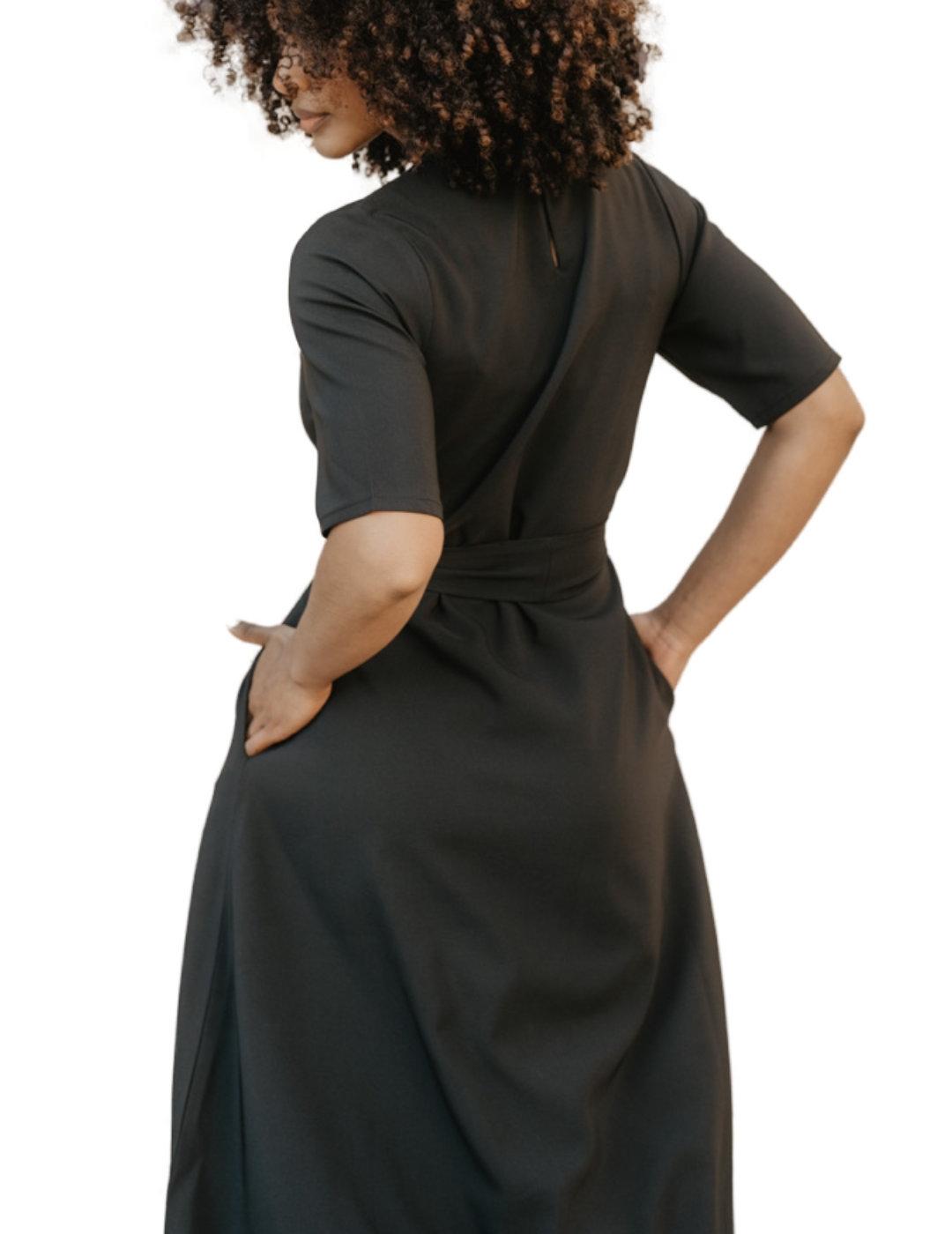 Vestido Animosa negro cadenas plata manga corta de mujer