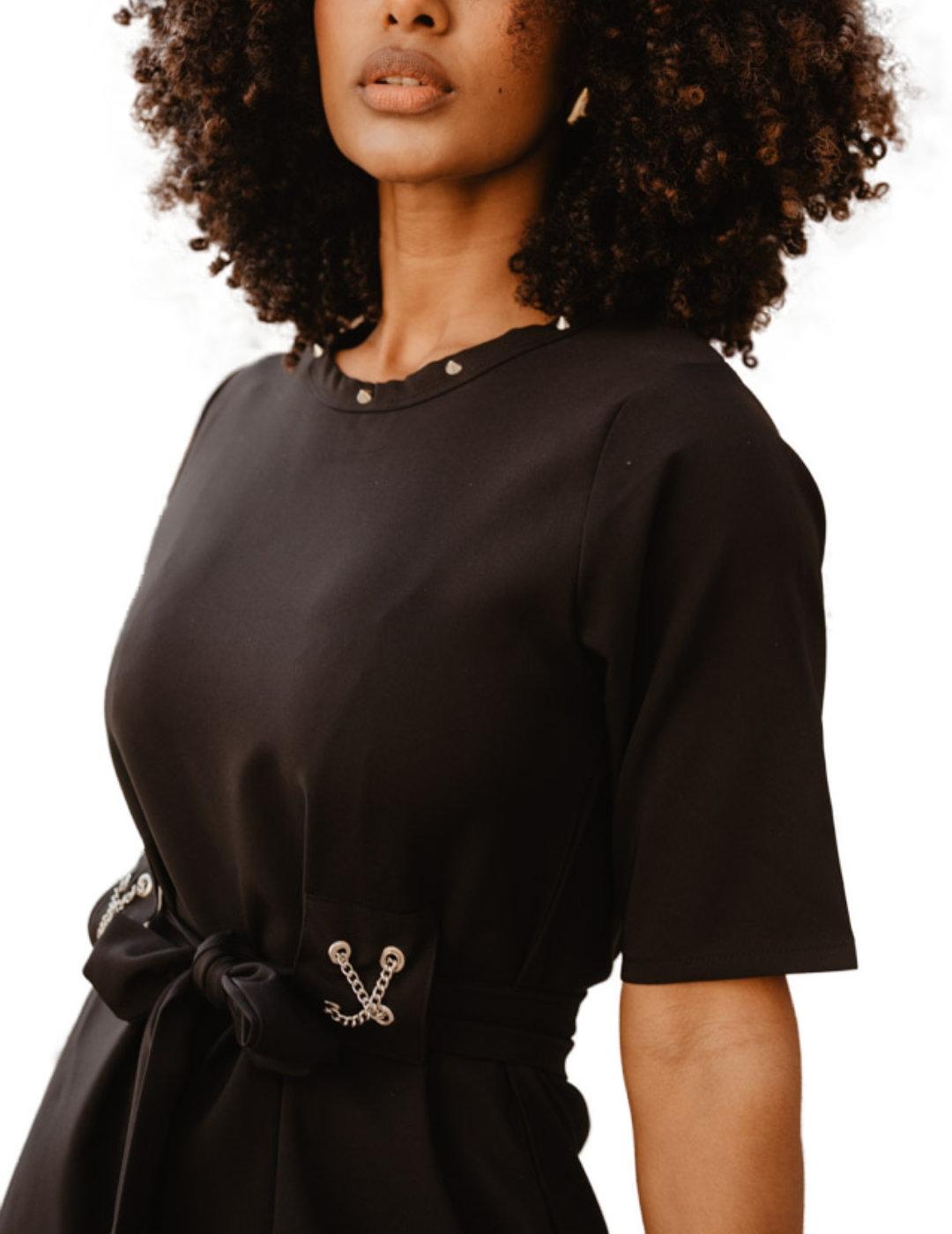 Vestido Animosa negro cadenas plata manga corta de mujer