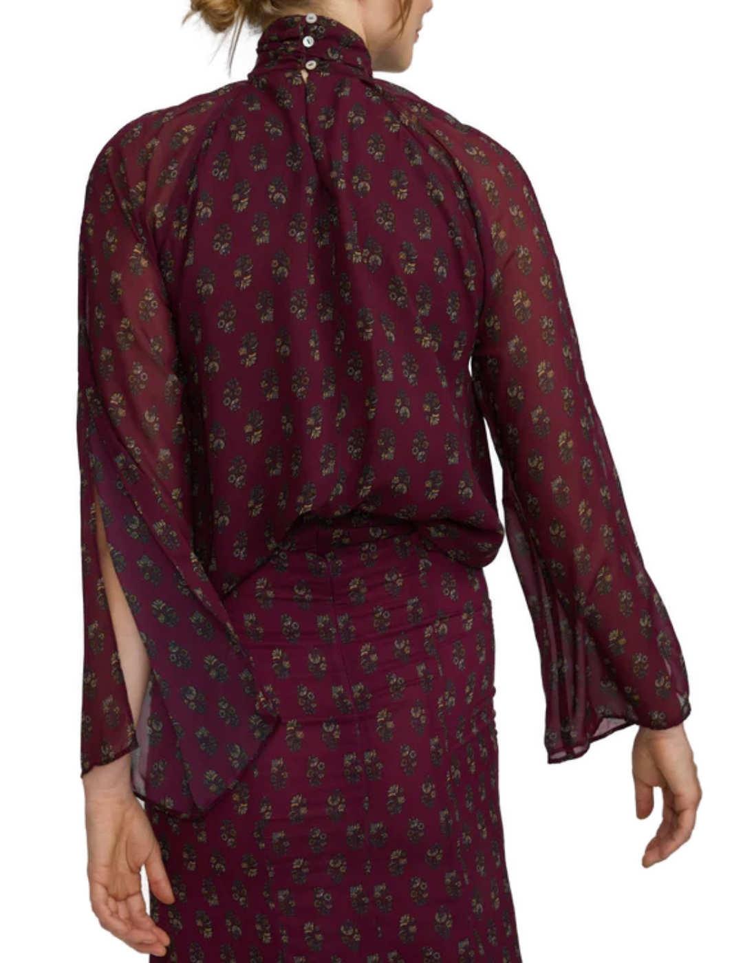 Blusa Silbon estampado motivos burdeos con flores para mujer