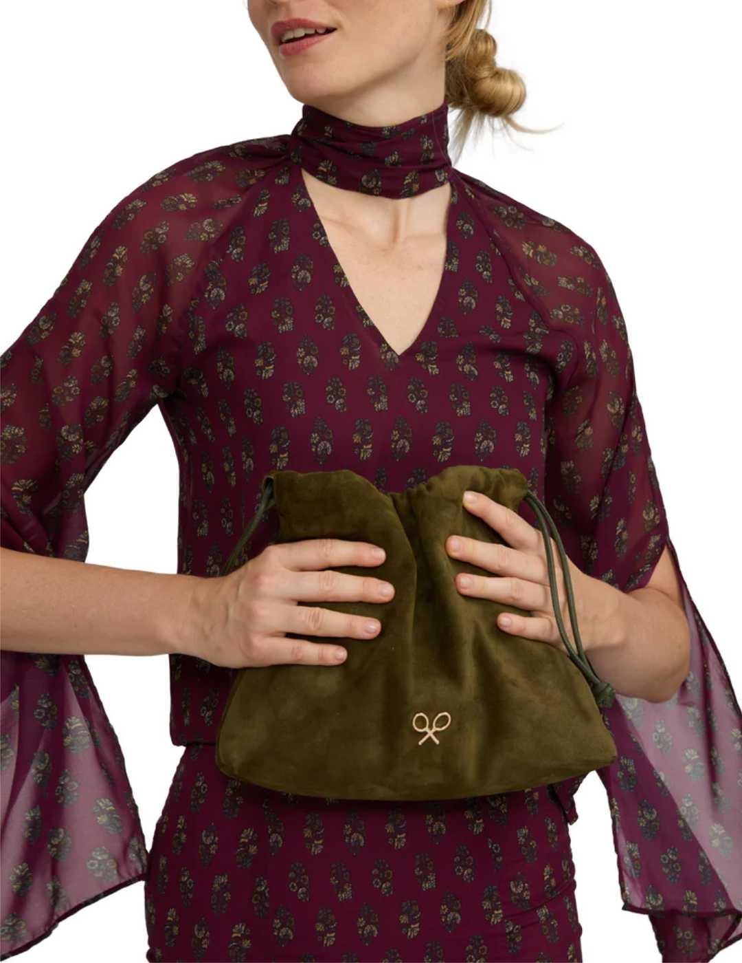 Blusa Silbon estampado motivos burdeos con flores para mujer