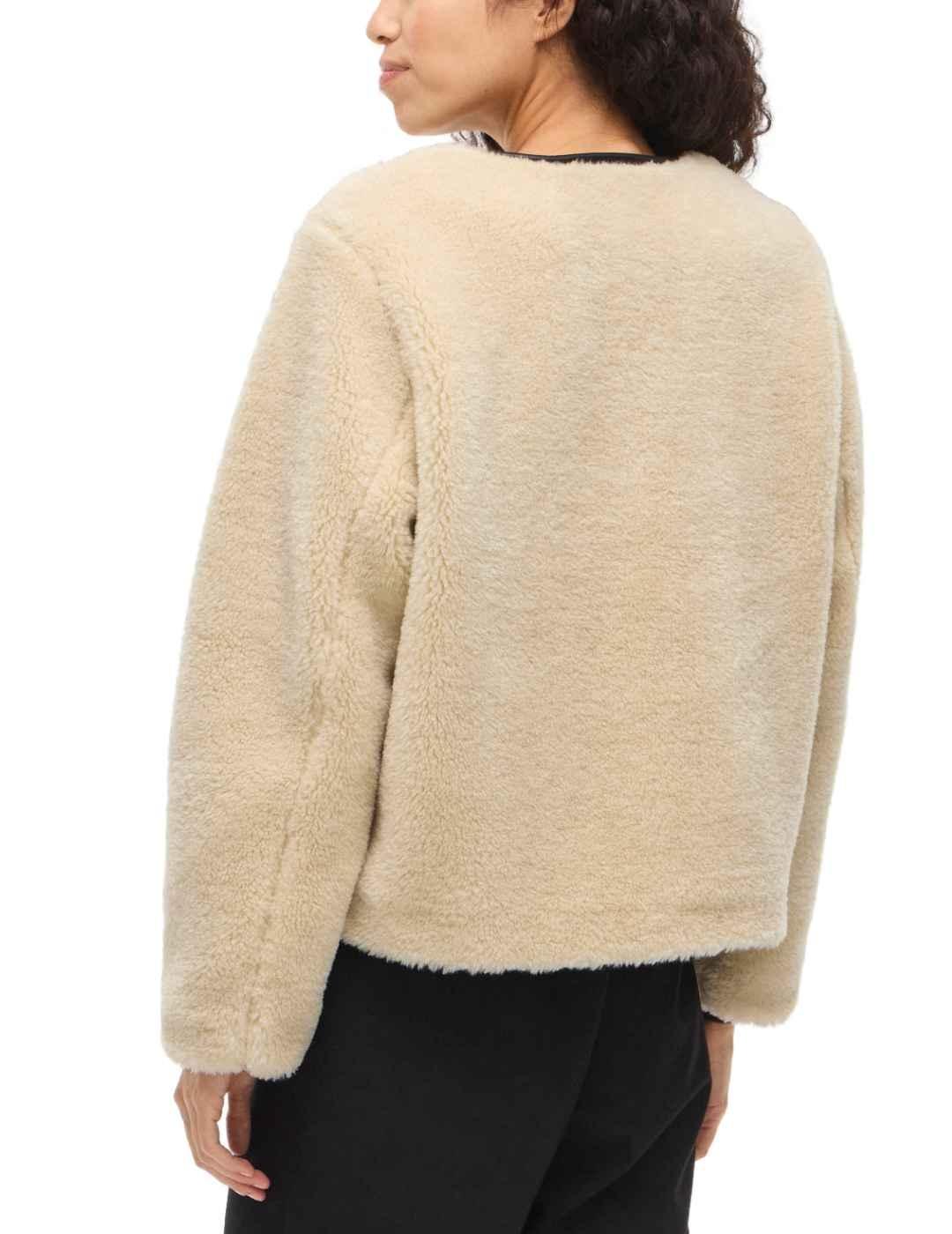 Chaqueta Vila Shup beige borreguito detalle polipiel mujer