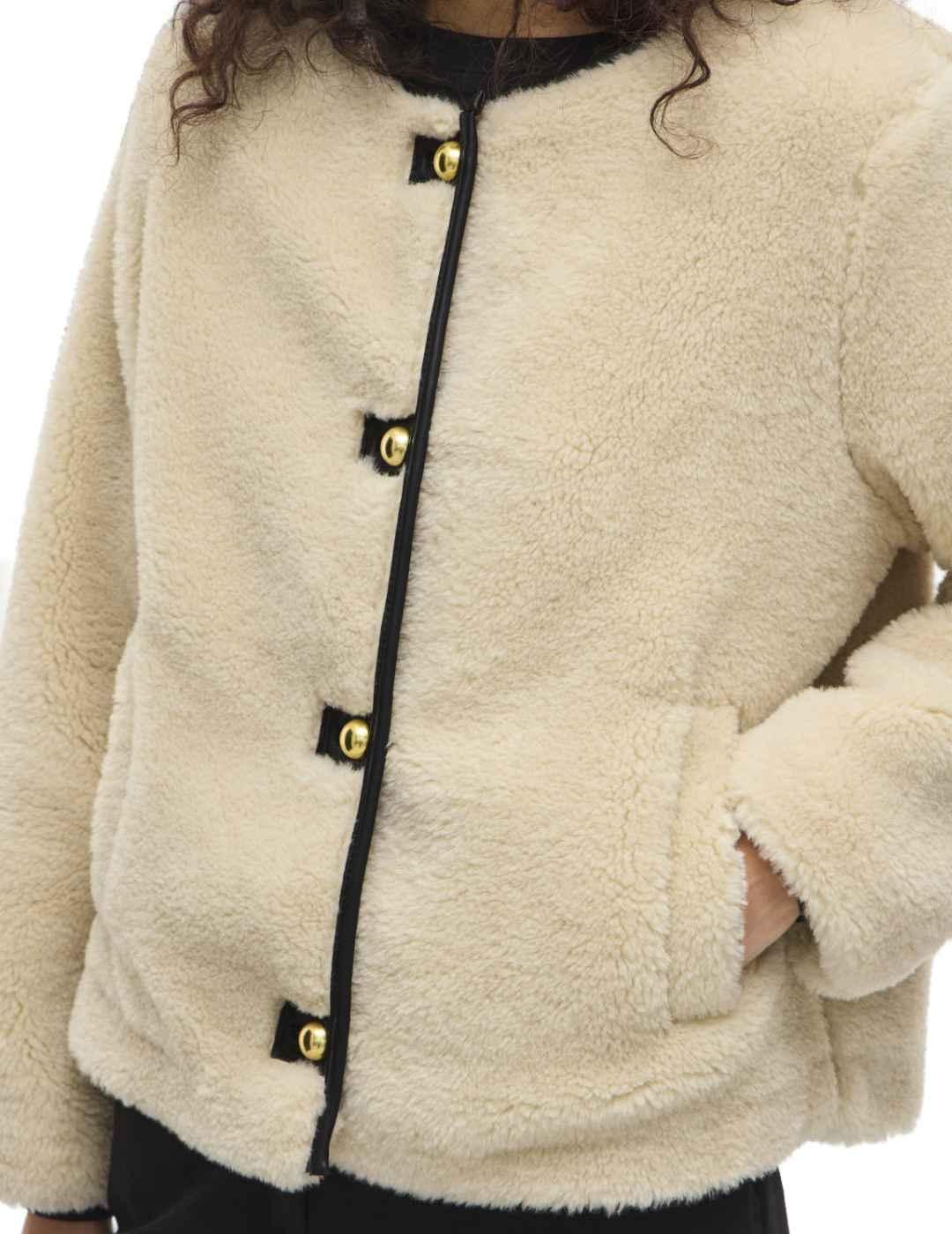 Chaqueta Vila Shup beige borreguito detalle polipiel mujer