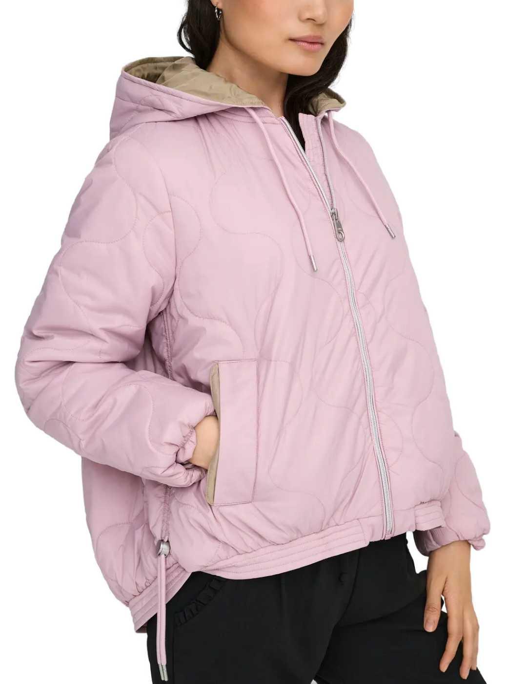 Chaqueta Only Miki rosa capucha guateada para mujer